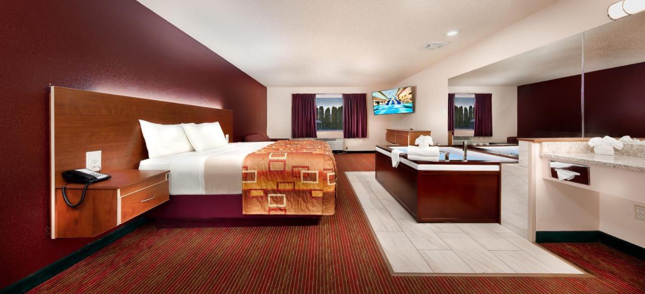 Grand Marquis Waterpark Hotel & Suites Lake Delton Exterior photo
