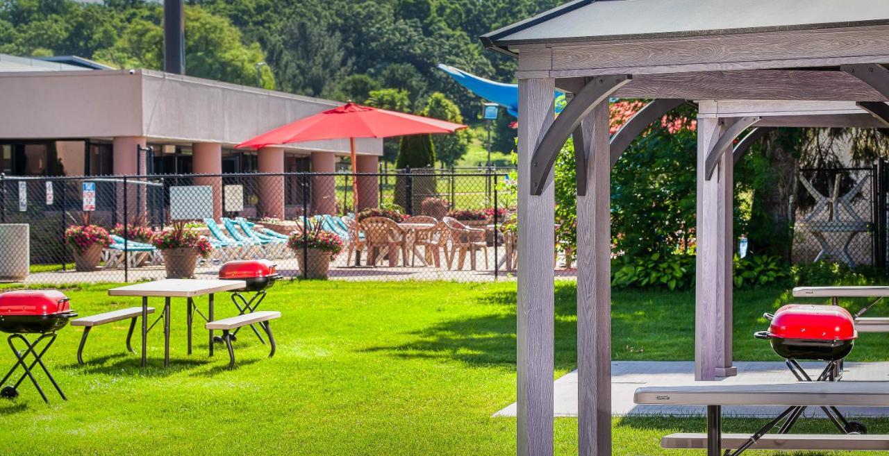 Grand Marquis Waterpark Hotel & Suites Lake Delton Exterior photo